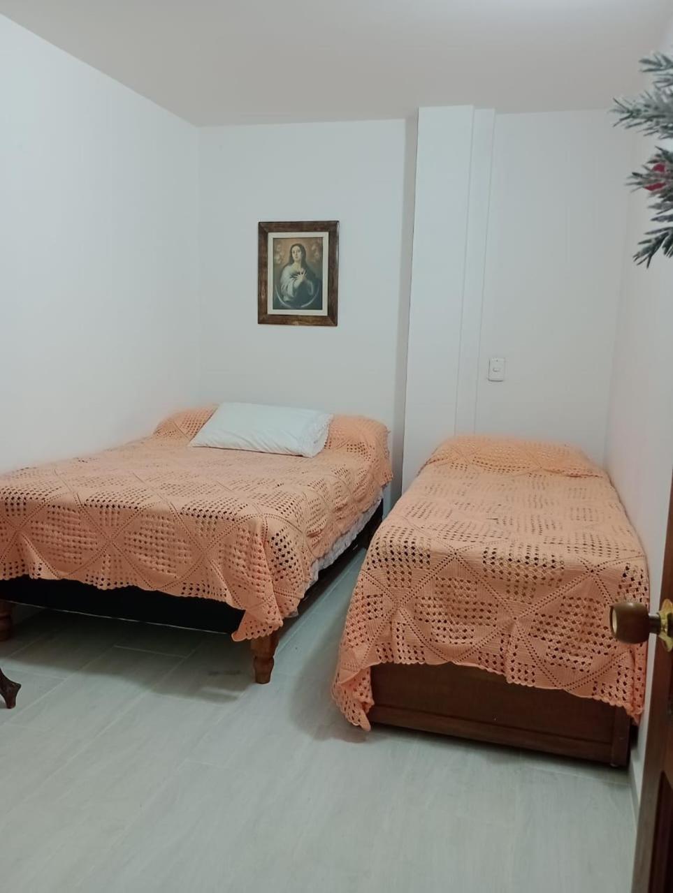 Hostal Famihotel Fundadores Jardin Ngoại thất bức ảnh
